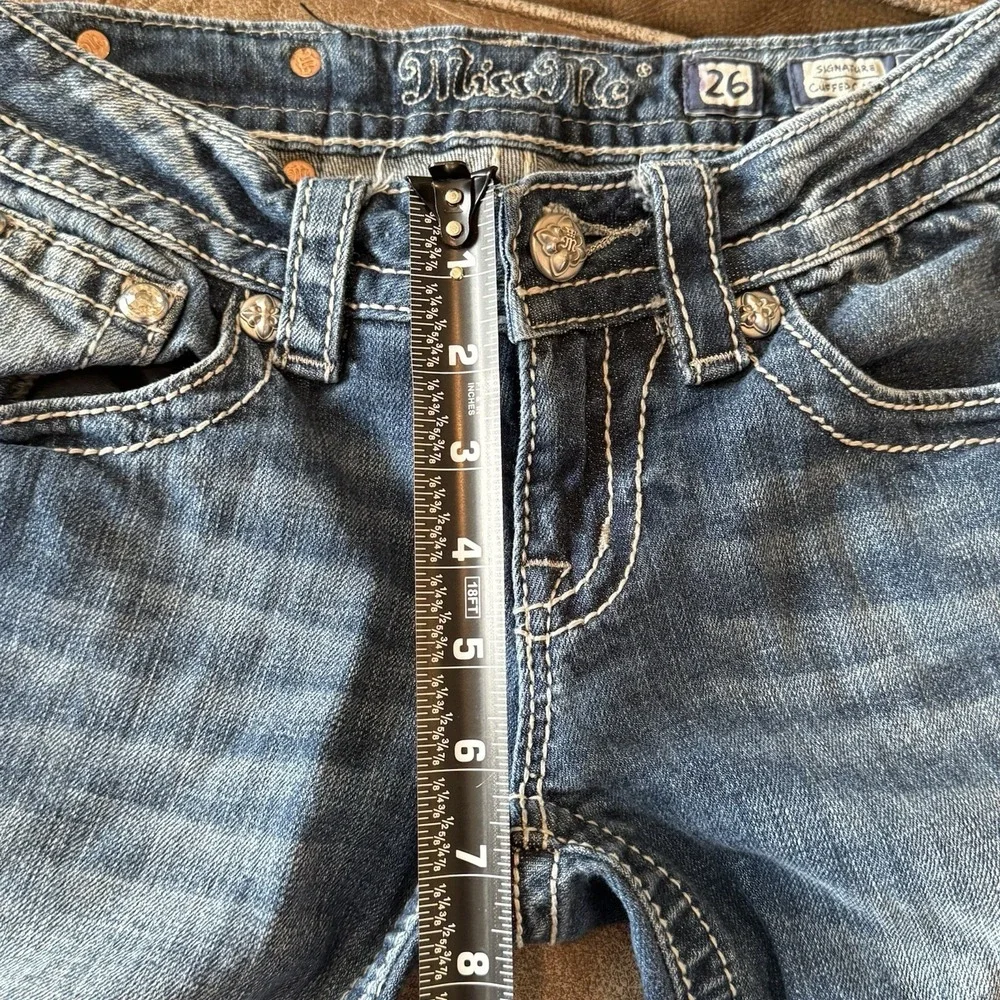 Miss Me Signature Cuffed Capri Jeans 26 Fleur De Lis Rhinestone Stretch Denim